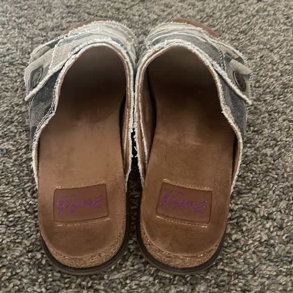 Blowfish Malibu Camo Slide Sandals - Size 11 - Picture 4 of 4